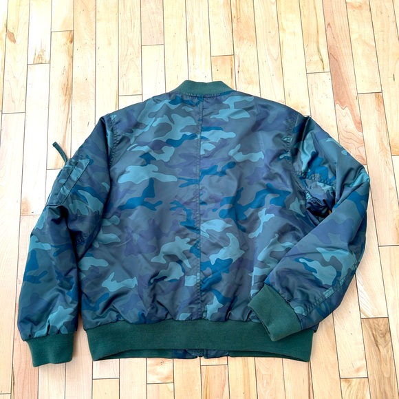 Gap cropped camo bomber jacket ladies Medium - Picture 2 of 6